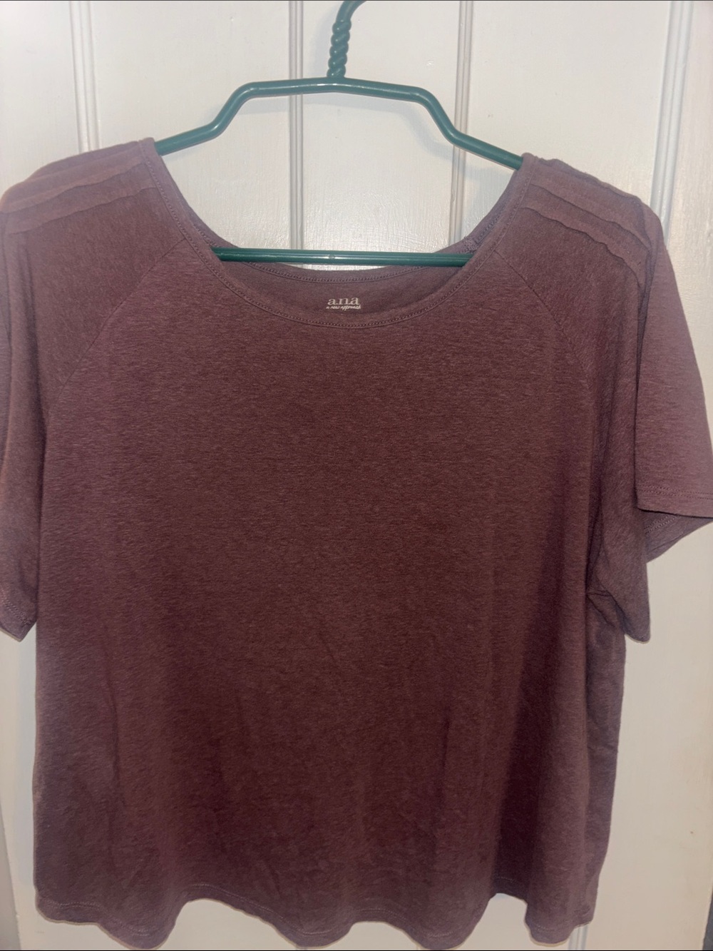 a.n.a Short Sleeve Scoop Neck Tee in Dusty Mauve